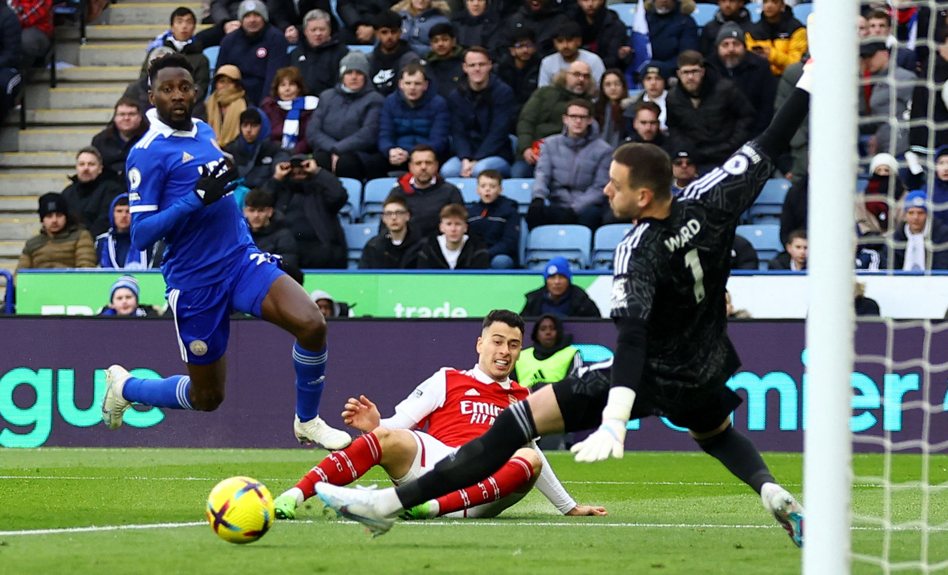 尽管对抗成 尽管对抗成